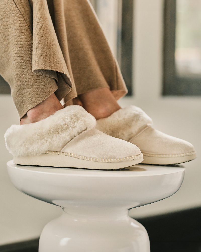 Thumbnail for Women's OluKai Ku'i Slippers