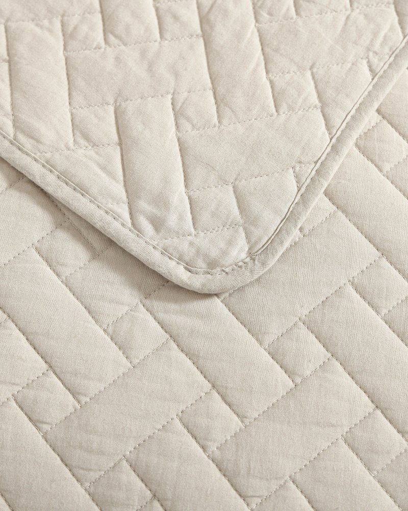 Raffia Solid 3-Piece King Quilt Set thumbnail 4