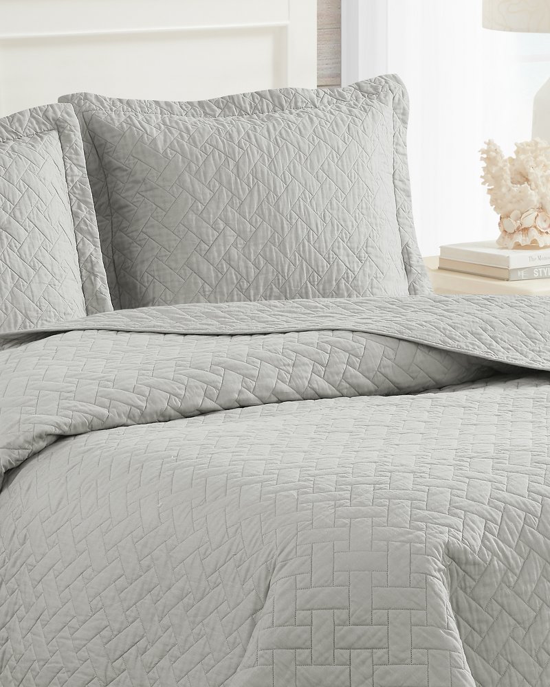 Raffia Solid 3-Piece Full/Queen Quilt Set