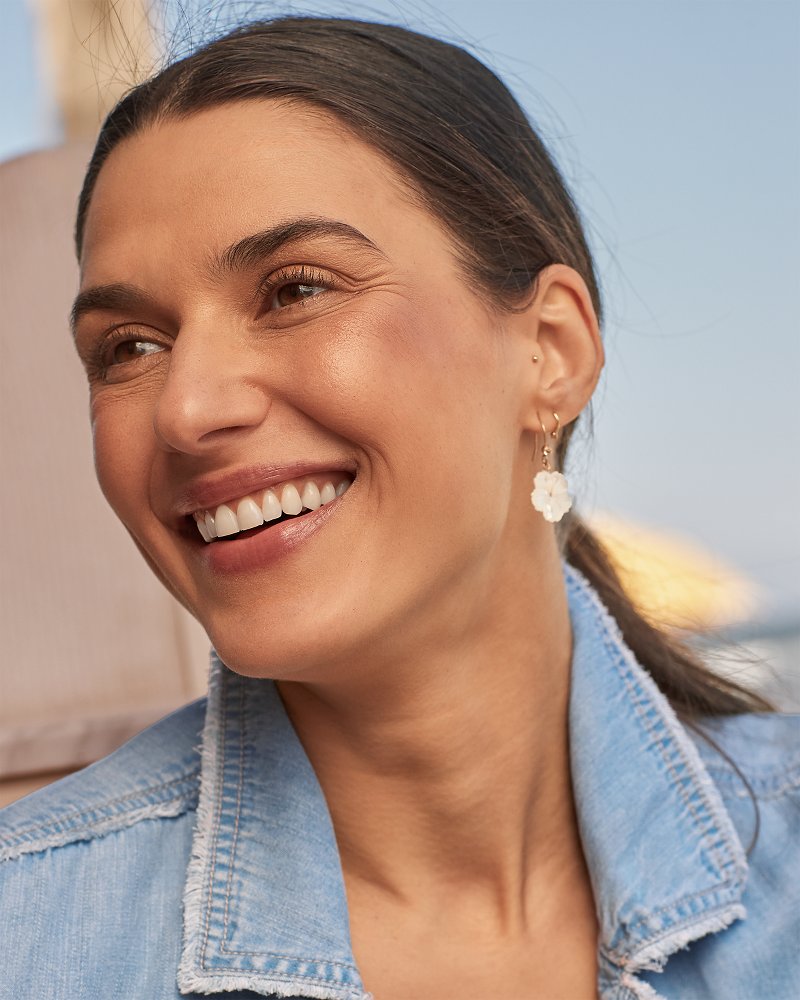 Island Essence Hibiscus Drop Earrings thumbnail 3