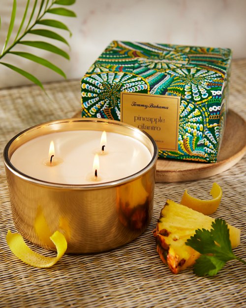 TOMMY BAHAMA   SIGNATURE TROPICAL BLEND SCENT BRAND NEW SQUARE CANDLE 