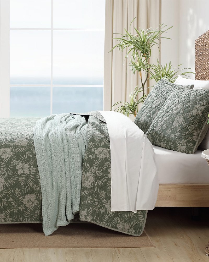 Thumbnail for Hibiscus Jungle Reversible 3-Piece King Quilt Set