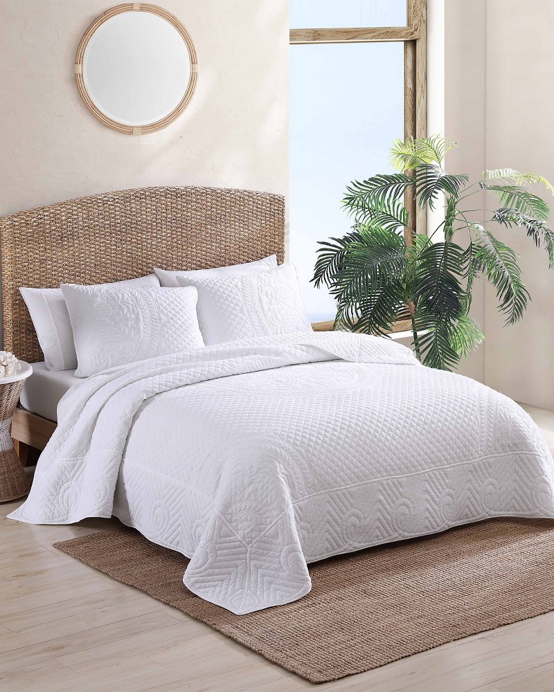 Pineapple Resort Full Queen Quilt