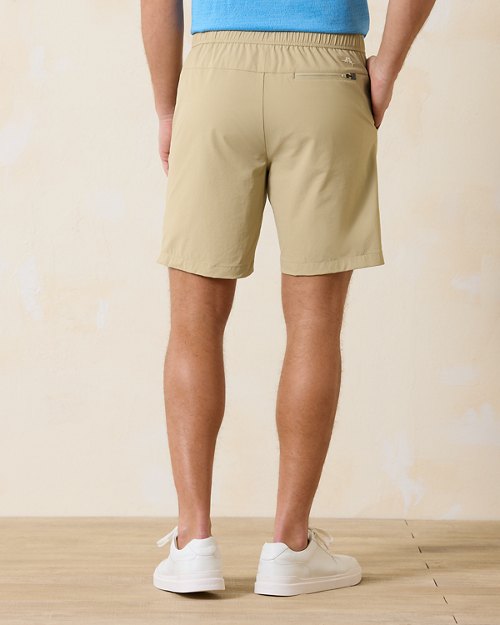Chip Shot E-Waist IslandZone® 8-Inch Shorts