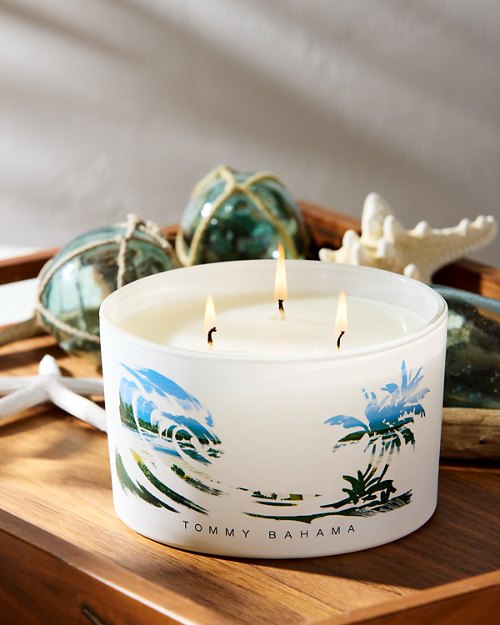 Aqua Waters 18-oz. Wave Poured Candle