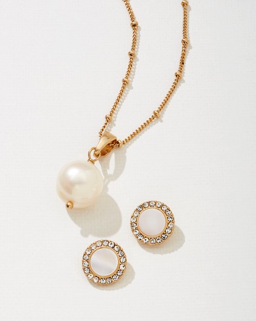 Freshwater Pearl Necklace & Earrings Gift Set